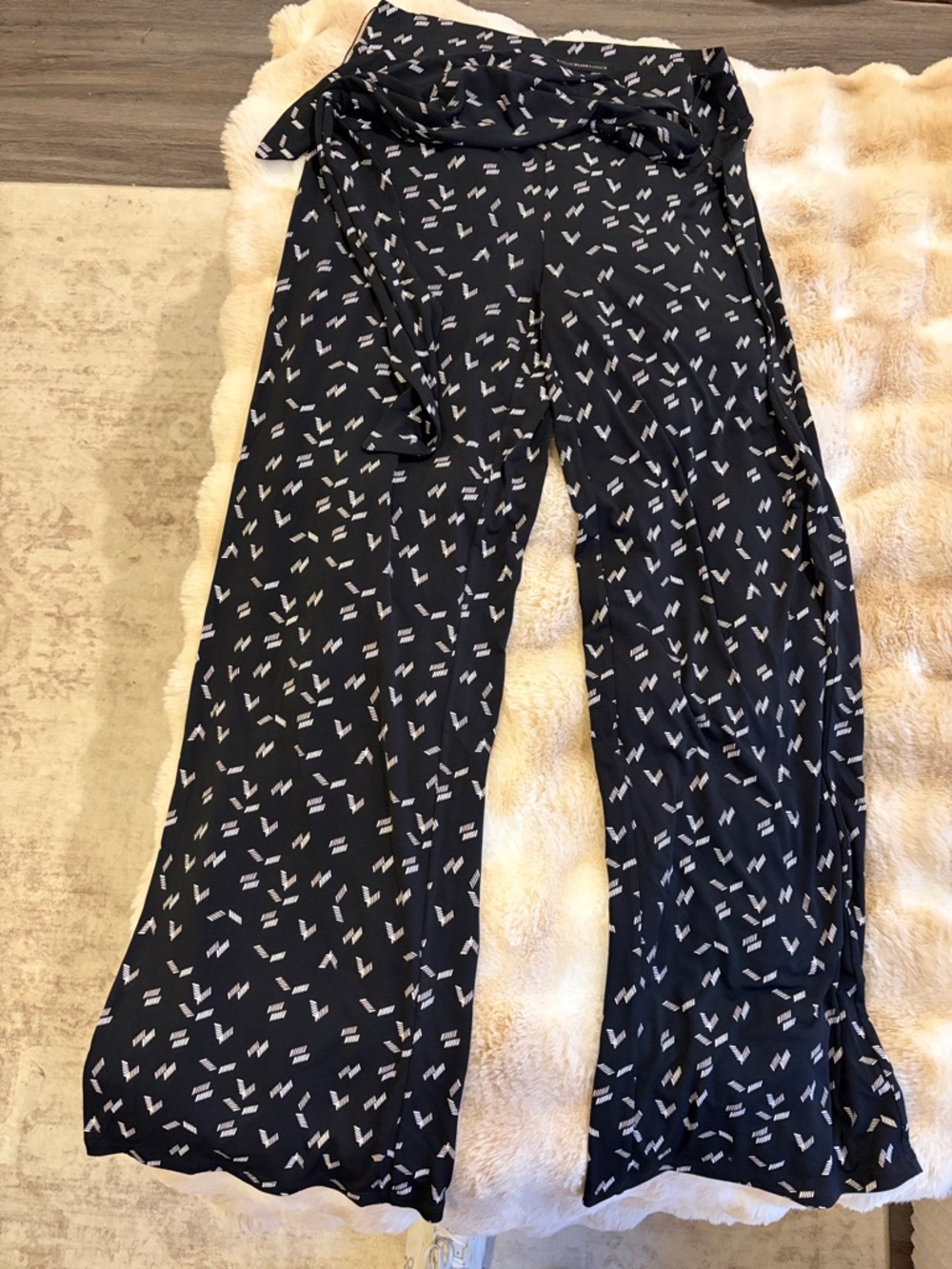 White House Black Market Black Wide-Leg Printed Pants size small w/ fabric belt